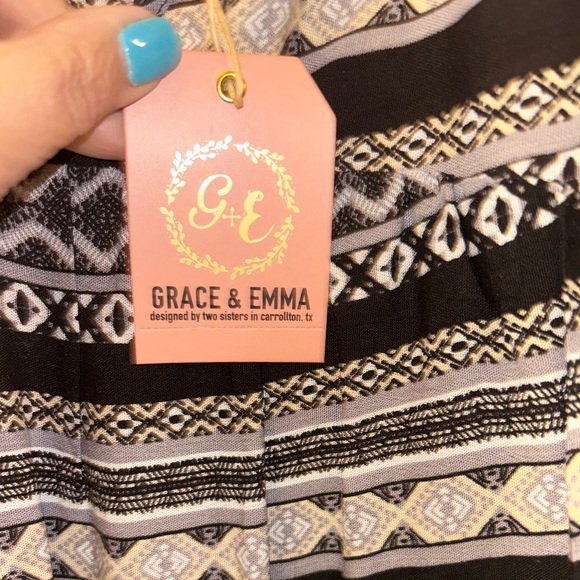 Flowy Aztec print top new w/ tags - Picture 4 of 5